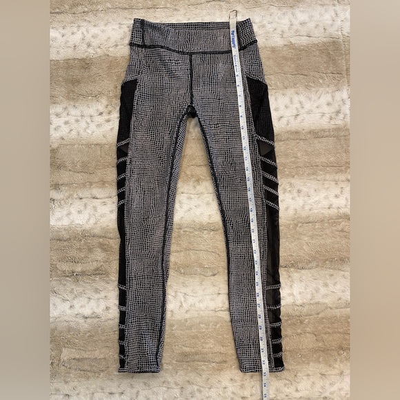 Lululemon💕Wild And Free Tight Fall Net White Black / Black - Picture 14 of 15